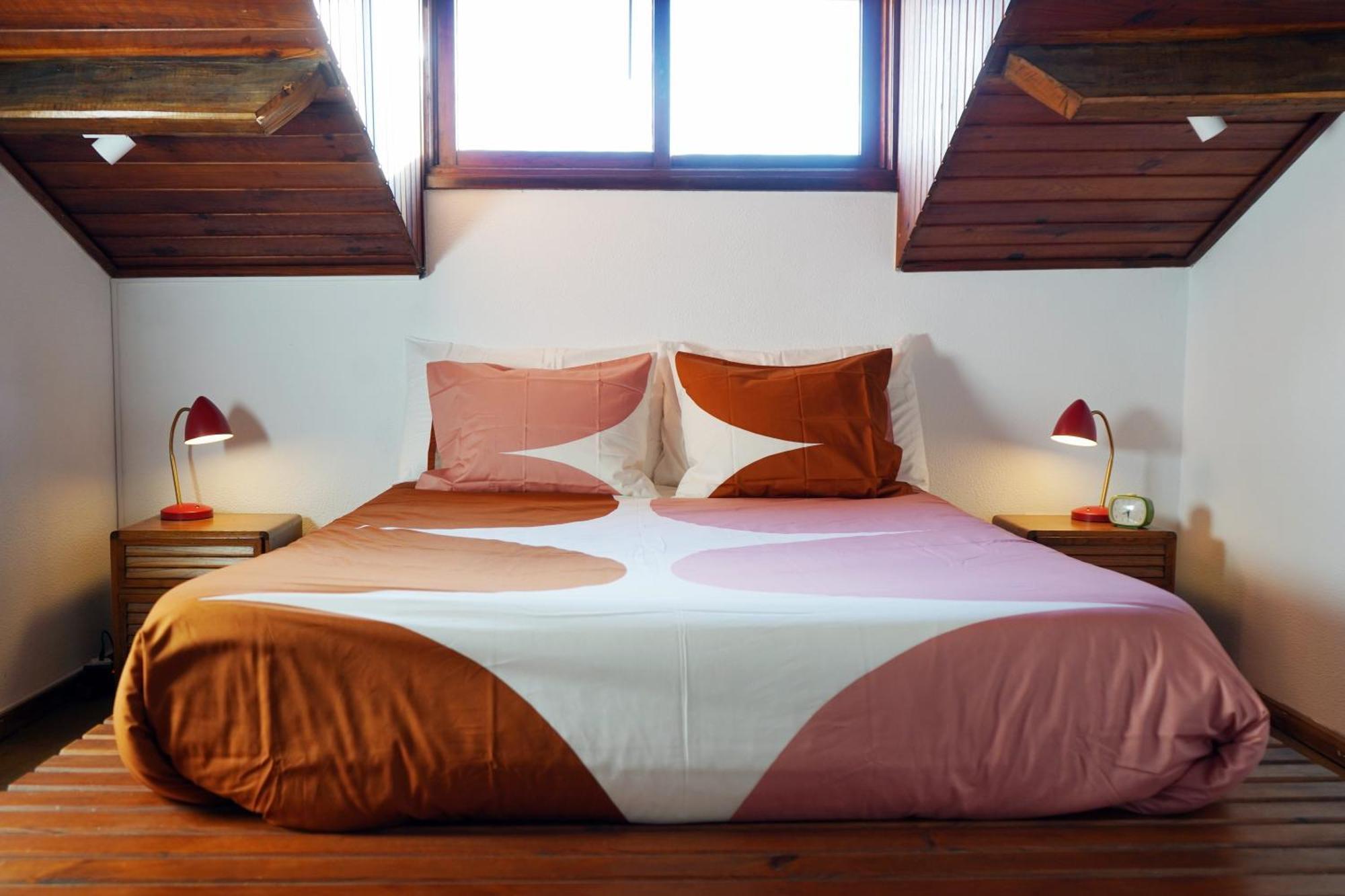 Vic Aveiro Arts House Hotel Bagian luar foto