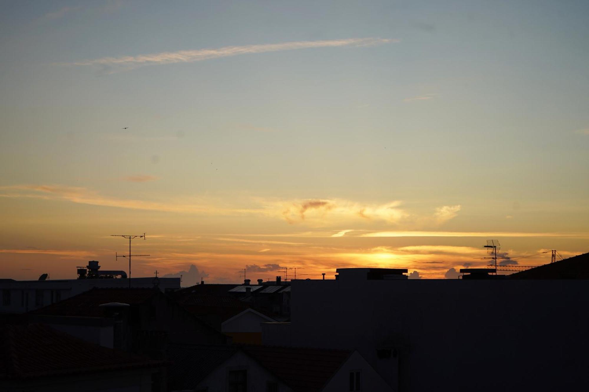 Vic Aveiro Arts House Hotel Bagian luar foto