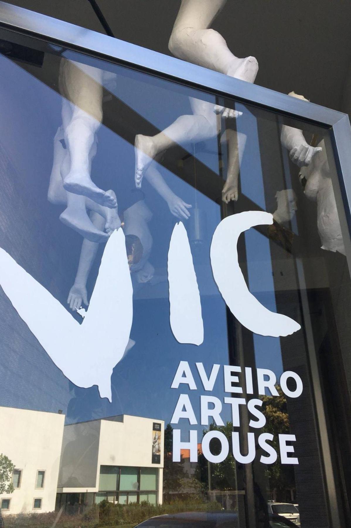 Vic Aveiro Arts House Hotel Bagian luar foto
